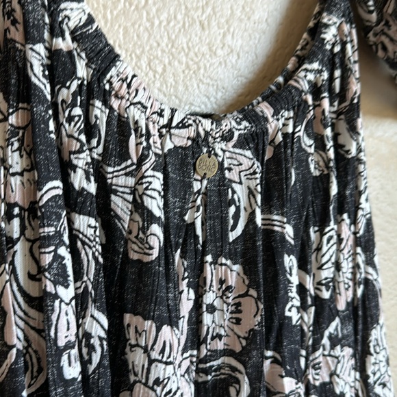 NWT off the shoulder Billabong dress - Picture 5 of 5